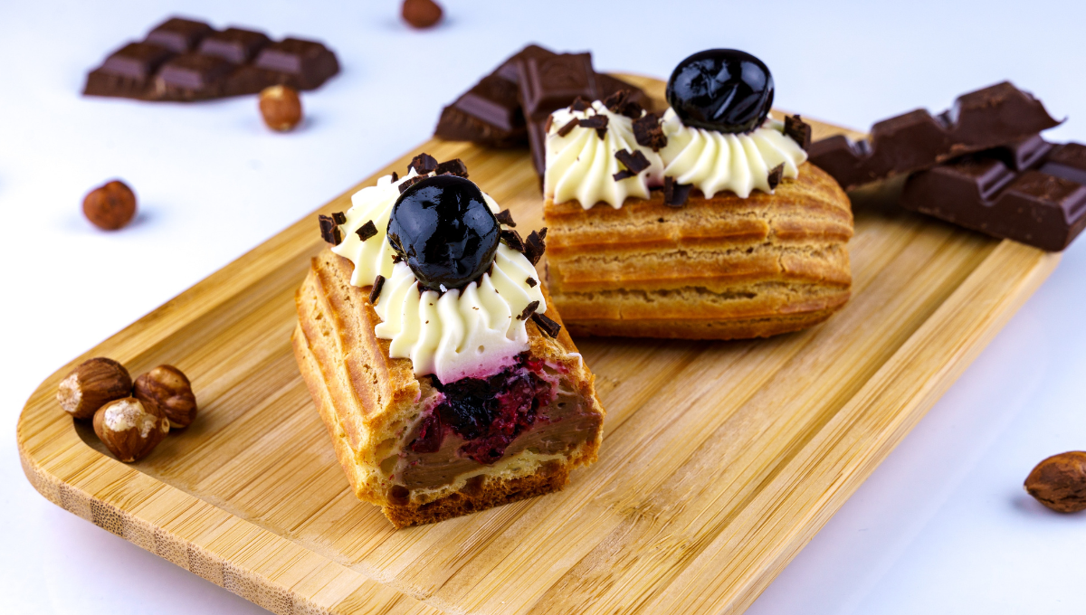 Eclair, pastry dish in France - Low Cost Vibes Blog
